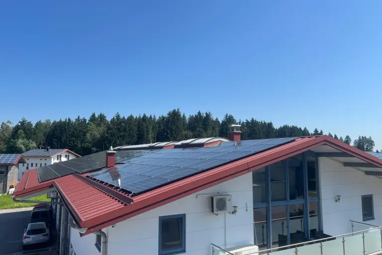 Gewerbe-Photovoltaikanlage 99,8 kWp in Eggstätt (Landkreis Rosenheim)